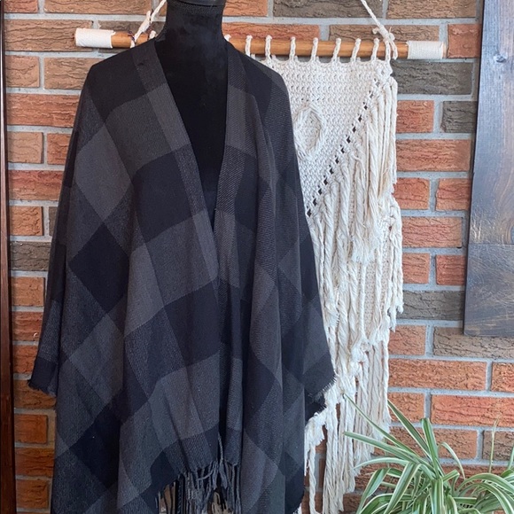 🖤 International INC Company Shall / Poncho - Picture 3 of 5